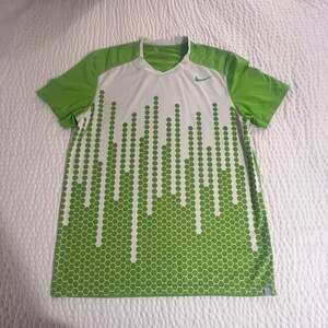 Nike Tennis Shirt Mens Large Dri-Fit Green White Hex Pattern Athletic Perform To